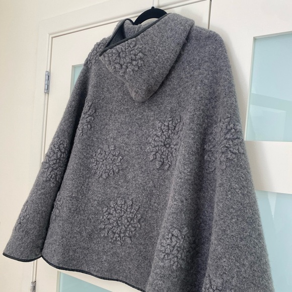 LUNA Wool Poncho - Picture 3 of 4